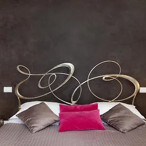 Bed & Breakfast Town House Fontana Di Trevi, Rome